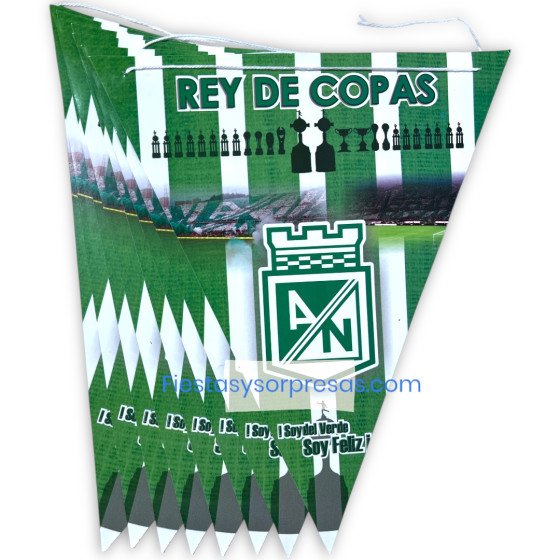 Banderines en papel de Atlético Nacional