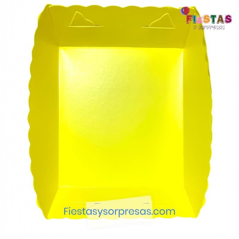 Bandeja para torta o tortera color amarillo. Bandeja para torta o tortera color amarillo.