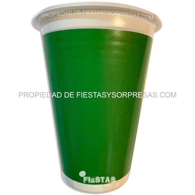Vasos desechables color verde.