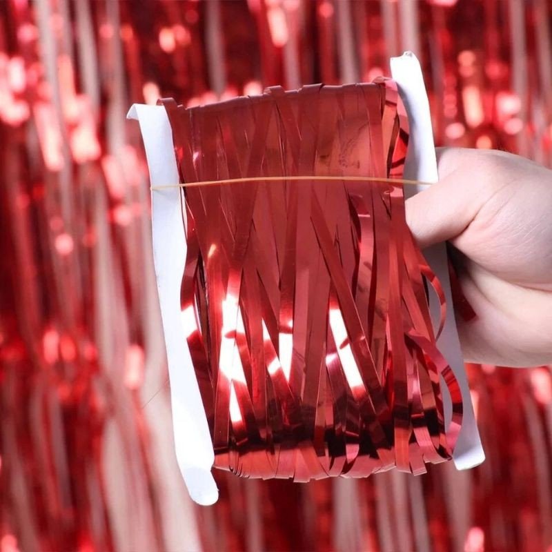 Cortina metalizada roja para decoración